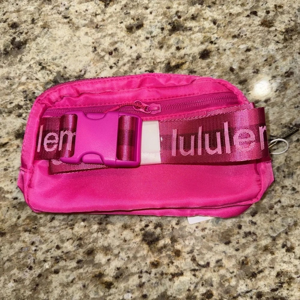 Lululemon Everywhere Belt Bag, 1L Pack Zip Closure Adjustable Strap Unisex